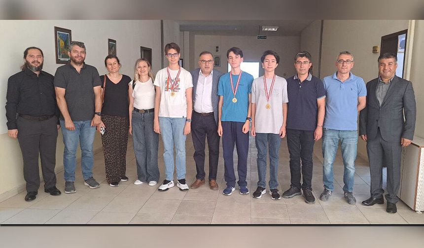 LGS Türkiye Birincileri Ödüllendirildi