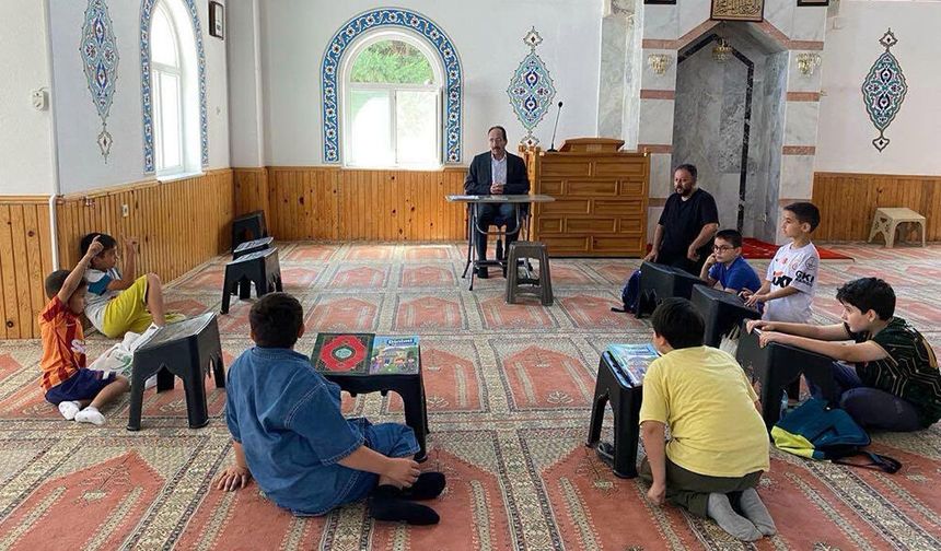 Müftü Müjdeci Yaz Kur’an Kurslarında Öğrencilerle Bir Araya Geldi