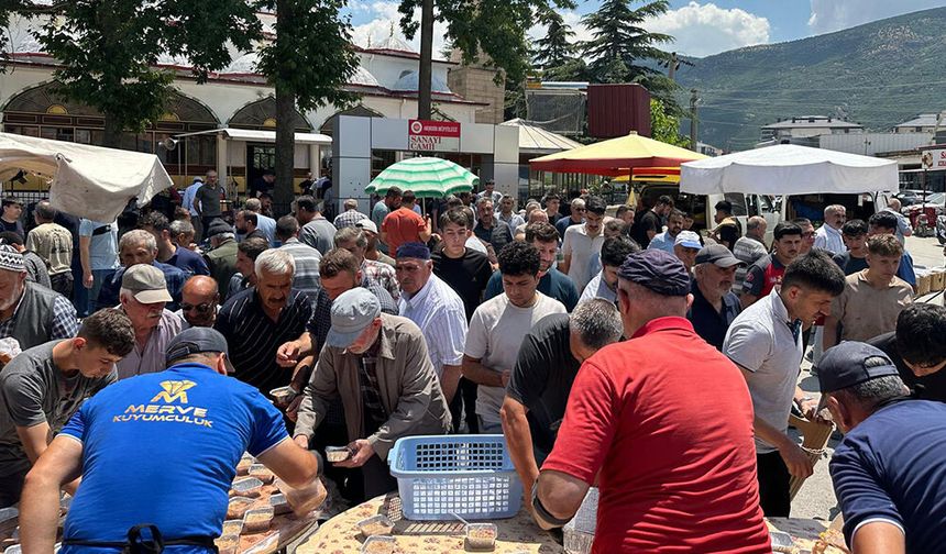 Akşehir Madeni İşler Esnaf Odası'ndan Sanayi Esnafına Aşure İkramı
