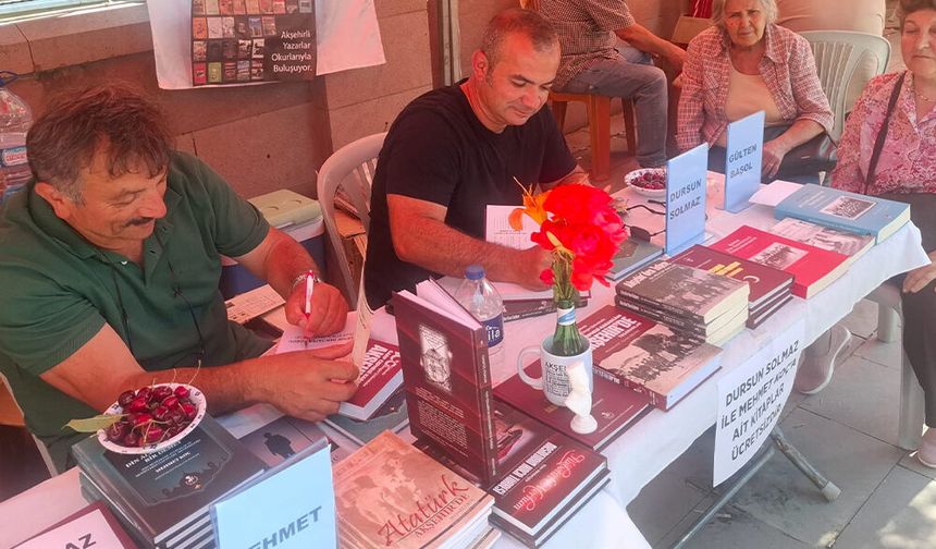 Araştırmacı Yazarlar Solmaz ve Koç'a İmza Gününde Yoğun İlgi