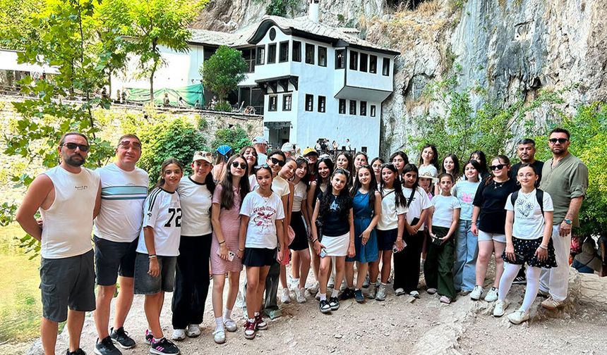 Halk Oyunları Ekibi, Balkan Turuyla Ödüllendirildi