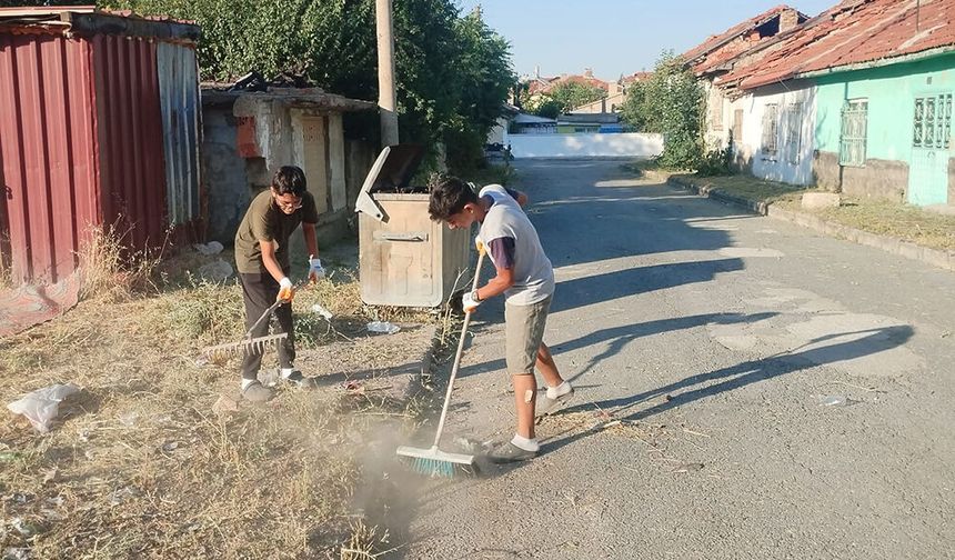 İki Çocuktan Örnek Davranış