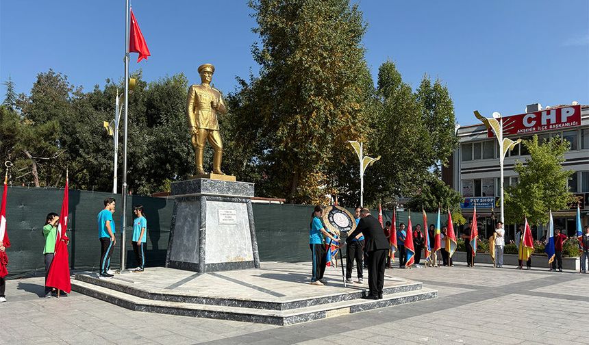İlköğretim Haftası Çelenk Töreniyle Başladı