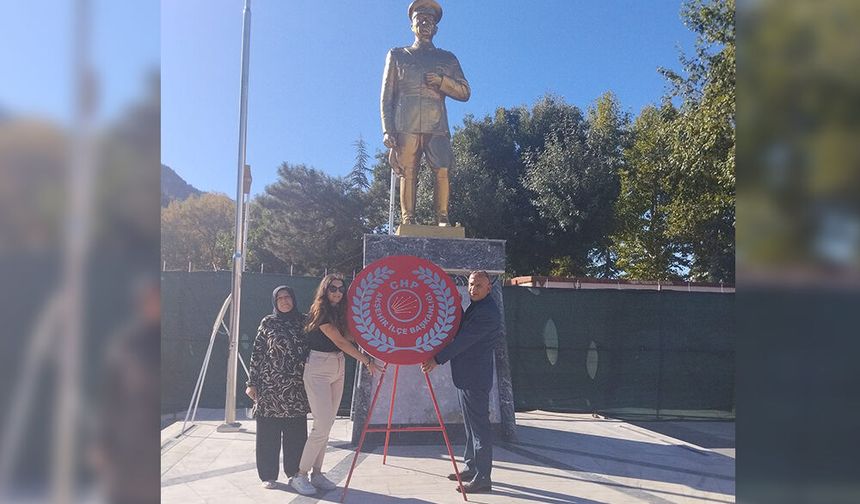 CHP Akşehir’den 103. Kuruluş Yıl Dönümü Öncesi Çelenk Töreni