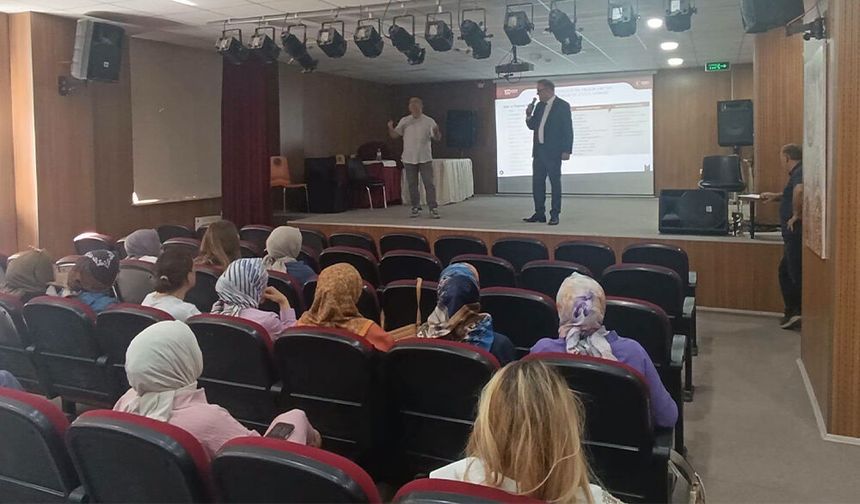 Öğretmenlere Türkiye Yüzyılı Maarif Modeli Semineri