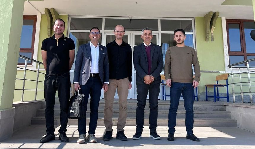 Eğitim-İş Akşehir Temsilciliğinden Hacı İbrahim Veli Ortaokuluna Ziyaret