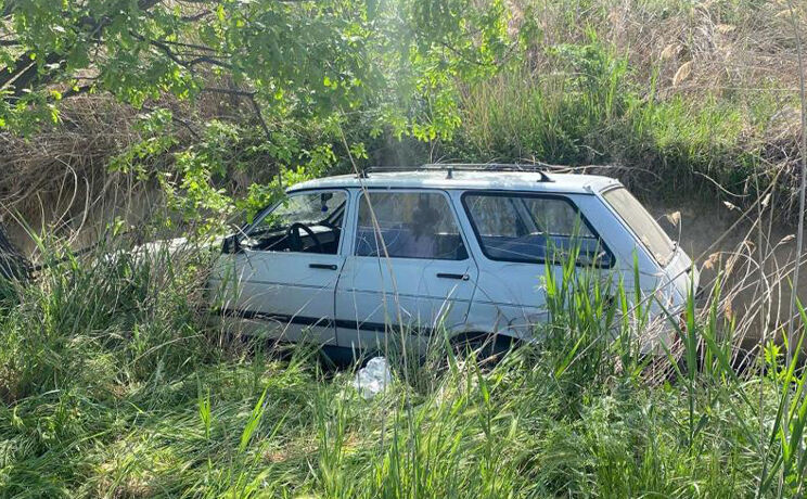 OTOMOBİL SU KANALINA DÜŞTÜ: 1 YARALI - Pervasız Gazetesi Akşehir