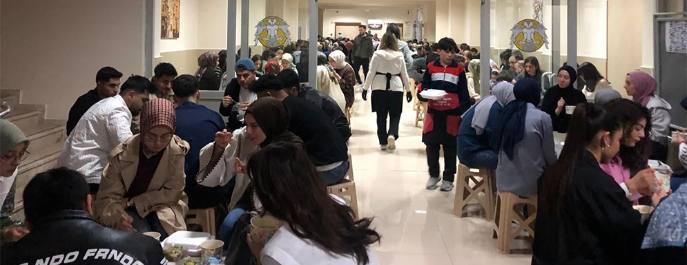 Akşehirli Hayırseverlerin Desteğiyle İftar Programı