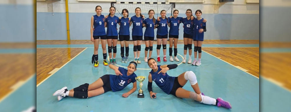 Atatürk Ortaokulu Yıldız Kız Voleybol Takımı Türkiye Şampiyonasında