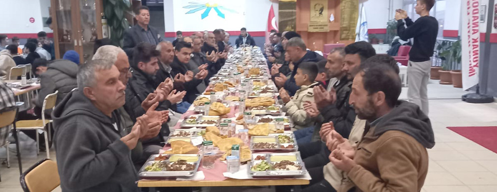 Yunak İHL Öğrenci ve Velileri İftar Sofrasında Buluştu