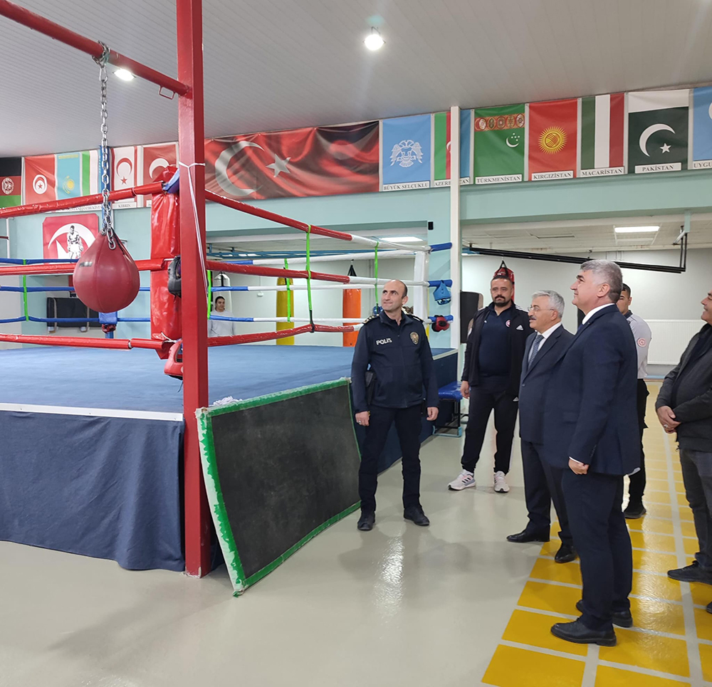 562388750 783759431141960 8865853658698381496 N