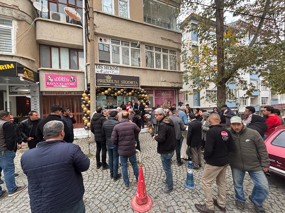 61Ba9A8F 1517 4851 9D6D D3Bf88535E81